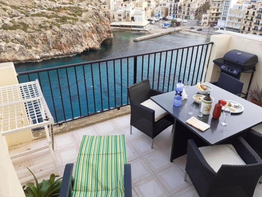 Seafront Penthouse With Terrace In Xlendi, Gozoアパートメント エクステリア 写真